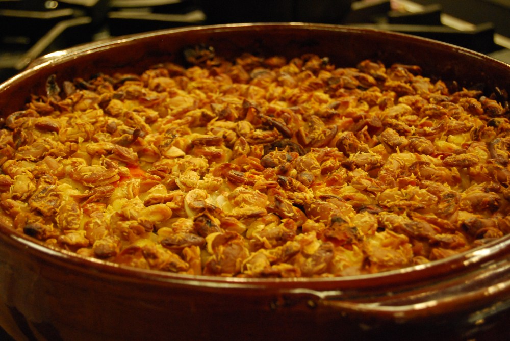 This is the natural "crust" that is formed on a cassoulet. No crumbs required.