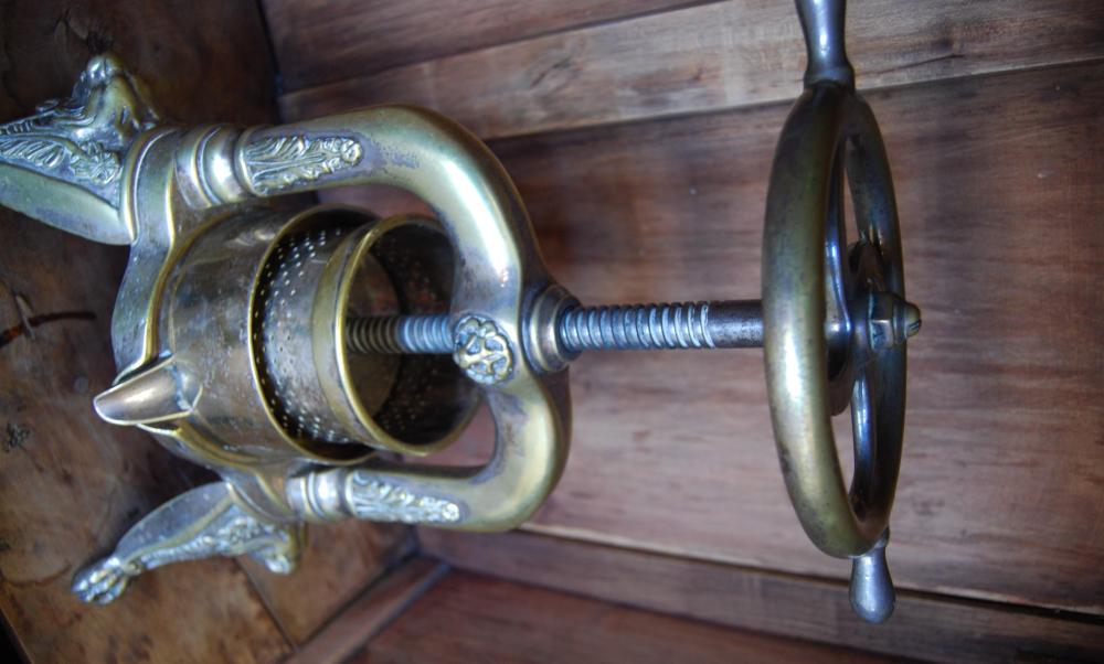 The wheel of the press