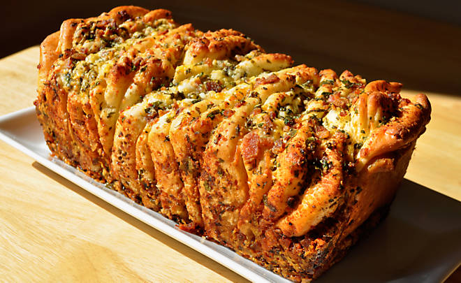 Recipe_Bacon_PullApart_Bread_HomeMedium