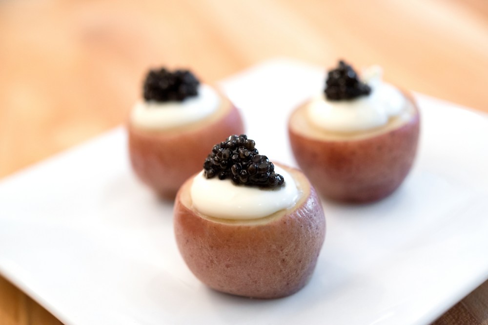 red-potatoes-with-caviar-and-creme-fraiche-recipe