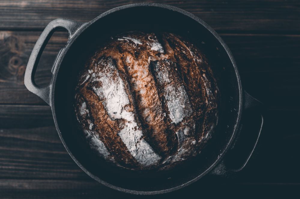 artur-rutkowski-h2CPeqTzaaY-unsplash BREAD IN DUTCH OVEN.jpg